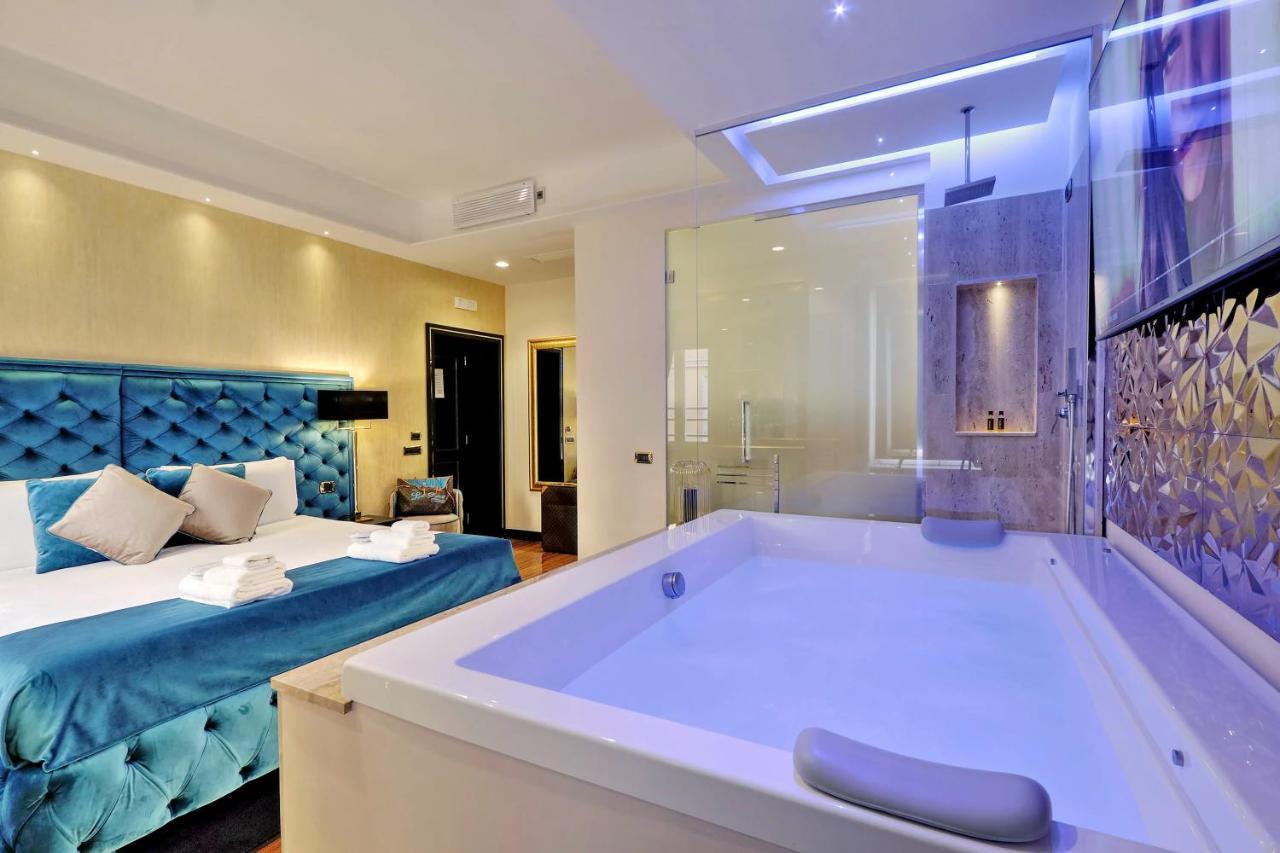 Spanish Hills Collection Luxury & Jacuzzi Pensión 4*