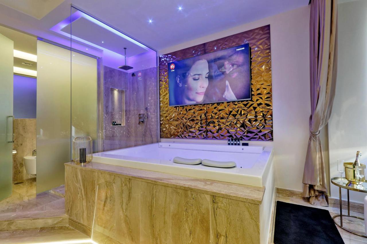 Spanish Hills Collection Luxury & Jacuzzi Pensión Roma