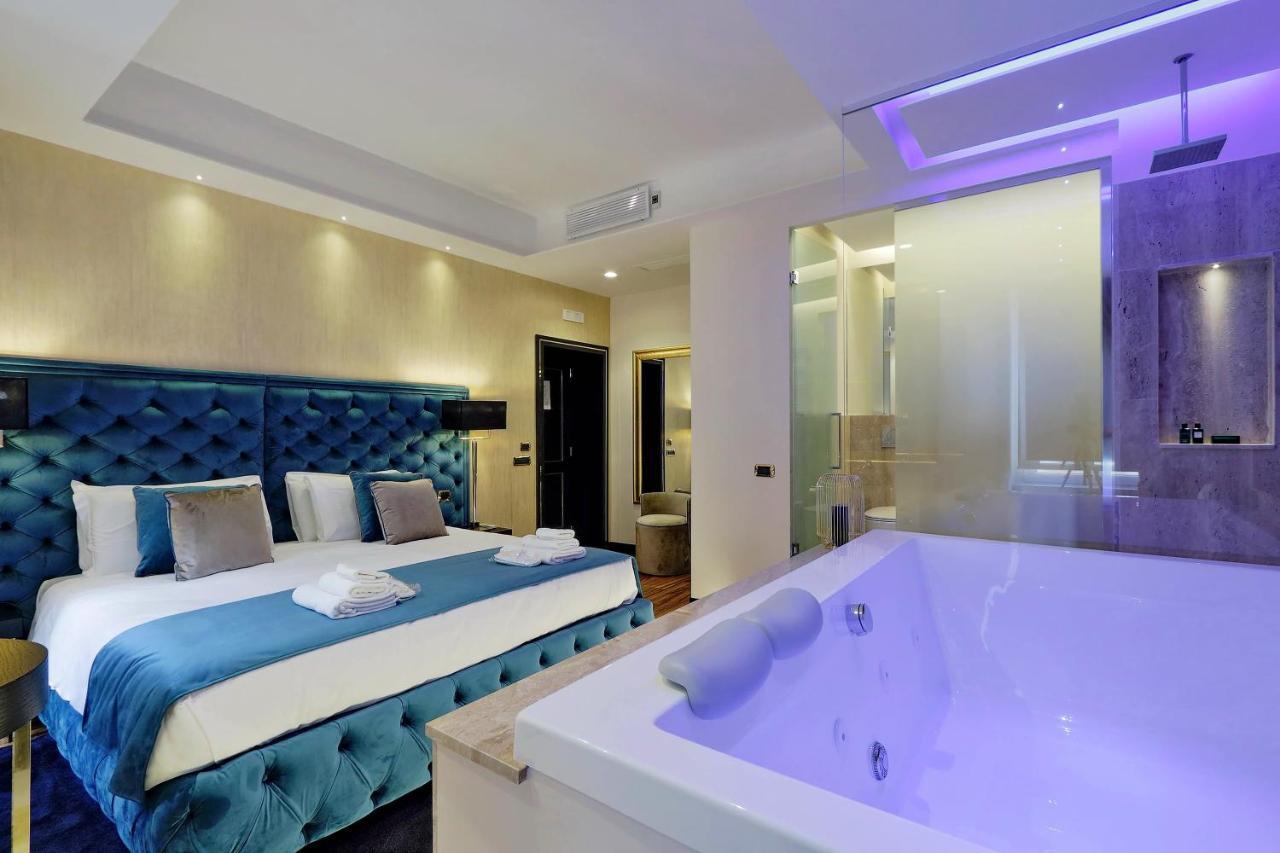 Spanish Hills Collection Luxury & Jacuzzi Pensión